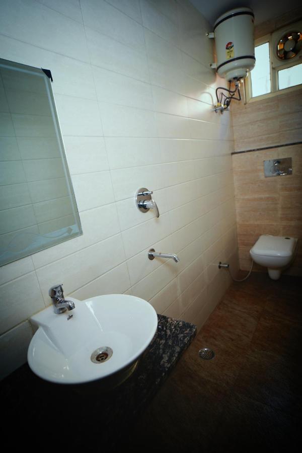 Hotel Delhi Darshan Deluxe-By Rsl Hospitality 뉴델리 외부 사진